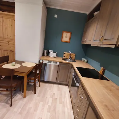 Apartment Suure Terrassiga Korter Raudteejaama Laehedal *